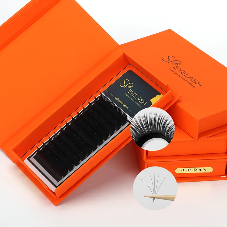 ကိုယ့်ကိုယ်ကို fanning lashes